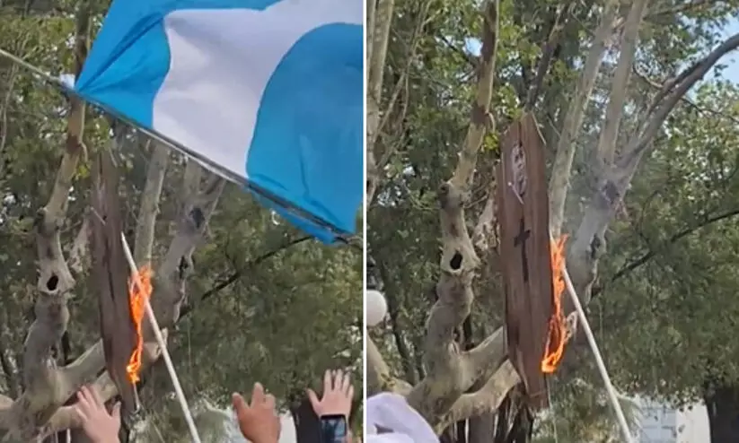 കലിപ്പ് തീരുന്നില്ല!; വിജയാഘോഷത്തിനിടെ എംബാപ്പെയുടെ കോലം കത്തിച്ച് അർജന്റീന ആരാധകർ കലിപ്പ് തീരുന്നില്ല!; വിജയാഘോഷത്തിനിടെ എംബാപ്പെയുടെ കോലം കത്തിച്ച് അർജന്റീന ആരാധകർ