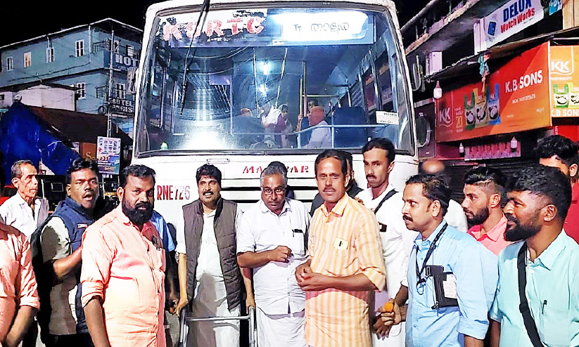 കോഴിക്കോട്-താളൂർ ബസ് സർവീസ് പുനരാരംഭിച്ചു കോഴിക്കോട്-താളൂർ ബസ് സർവീസ് പുനരാരംഭിച്ചു