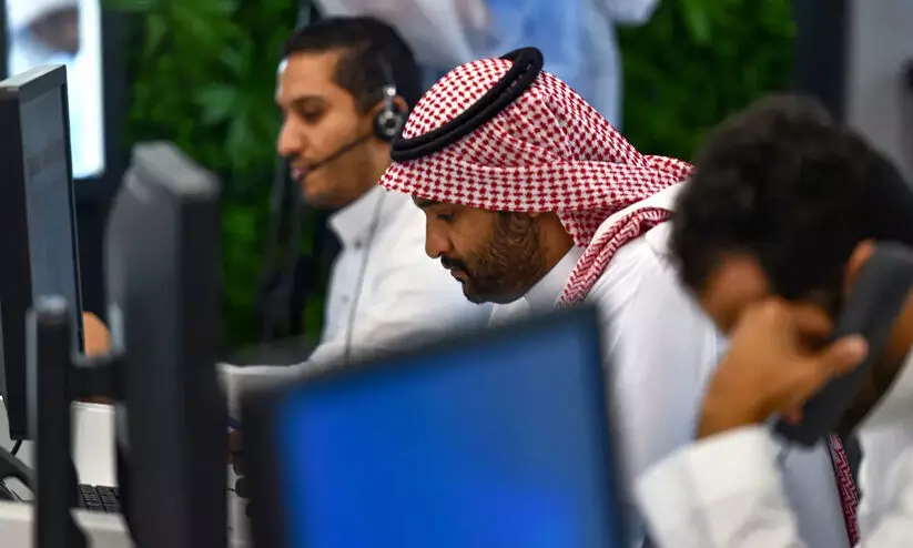 ഉപഭോക്തൃ സേവന ജോലികളിൽ ഇനി സൗദി പൗരന്മാർ മാത്രം; നിയമം പ്രാബല്യത്തിൽ ഉപഭോക്തൃ സേവന ജോലികളിൽ ഇനി സൗദി പൗരന്മാർ മാത്രം; നിയമം പ്രാബല്യത്തിൽ