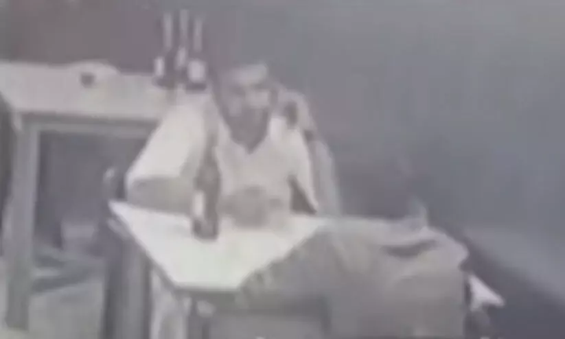 ലഹരിവിരുദ്ധ കാമ്പയിനിടെ ബാറിൽകയറി മദ്യപിച്ചു; രണ്ടു നേതാക്കളെ ഡി.വൈ.എഫ്.ഐ പുറത്താക്കി ലഹരിവിരുദ്ധ കാമ്പയിനിടെ ബാറിൽകയറി മദ്യപിച്ചു; രണ്ടു നേതാക്കളെ ഡി.വൈ.എഫ്.ഐ പുറത്താക്കി