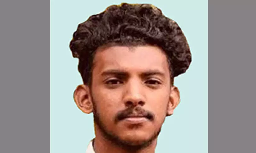 ലക്കിടിയിൽ വാഹനാപകടം: യുവാവ് മരിച്ചു ലക്കിടിയിൽ വാഹനാപകടം: യുവാവ് മരിച്ചു