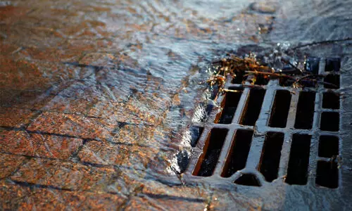 സുരക്ഷാ ക്രമീകരണമില്ലാതെ ഓട നവീകരണം; സ്ലാബിൽ തട്ടി വീണ്​ വീട്ടമ്മക്ക്​ ഗുരുതര പരിക്ക്