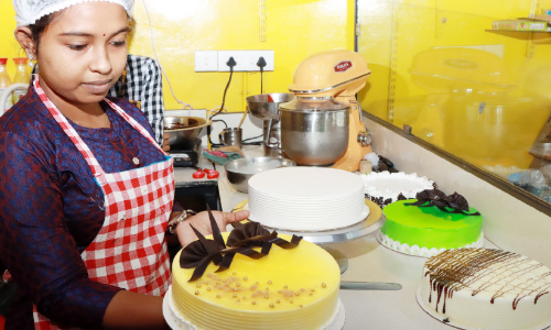 ക്രിസ്മസ്​ മധുരം നുണഞ്ഞ്​ കേക്ക്​ വിപണി