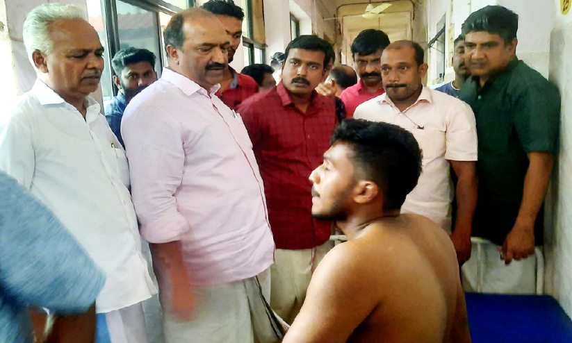 എഴുകോൺ പോളിടെക്നിക്കിൽ ആക്രമണം; രണ്ട് എസ്.എഫ്.ഐ പ്രവർത്തകർക്ക് പരിക്ക് എഴുകോൺ പോളിടെക്നിക്കിൽ ആക്രമണം; രണ്ട് എസ്.എഫ്.ഐ പ്രവർത്തകർക്ക് പരിക്ക്