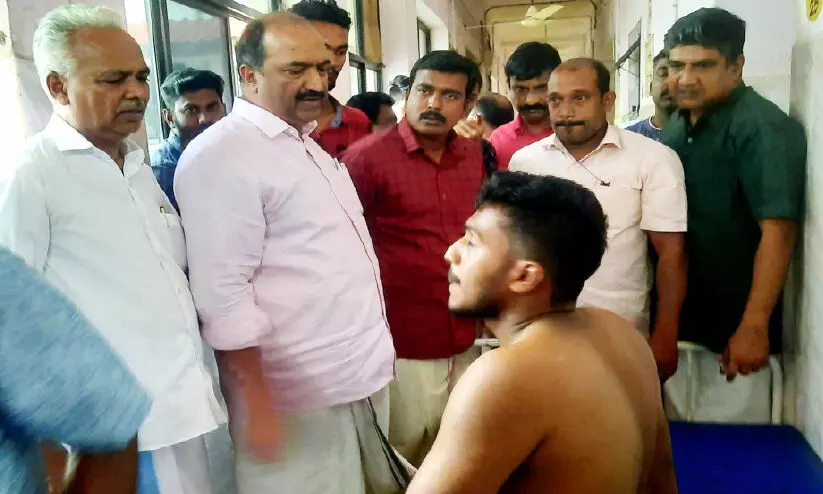 എഴുകോൺ പോളിടെക്നിക്കിൽ ആക്രമണം; രണ്ട് എസ്.എഫ്.ഐ പ്രവർത്തകർക്ക് പരിക്ക് എഴുകോൺ പോളിടെക്നിക്കിൽ ആക്രമണം; രണ്ട് എസ്.എഫ്.ഐ പ്രവർത്തകർക്ക് പരിക്ക്