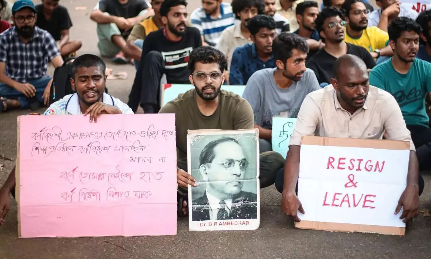 മ​ര​ണാ​ന​ന്ത​ര​വും കെ.​ആ​ർ. നാ​രാ​യ​ണ​ൻ  അ​പ​മാ​നി​ത​നാ​വു​ന്നു