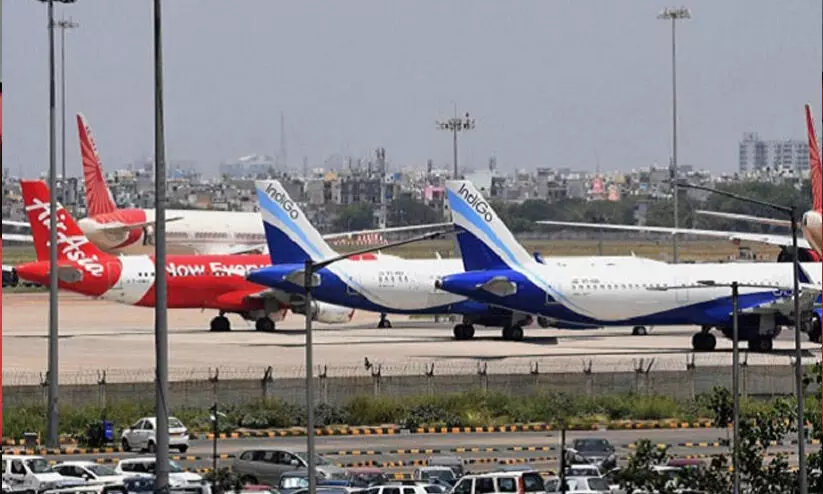 ക്രിസ്മസ്, പുതുവത്സരം: വിമാന ടിക്കറ്റ് നിരക്ക് കുത്തനെ വർധിപ്പിച്ചു ക്രിസ്മസ്, പുതുവത്സരം: വിമാന ടിക്കറ്റ് നിരക്ക് കുത്തനെ വർധിപ്പിച്ചു