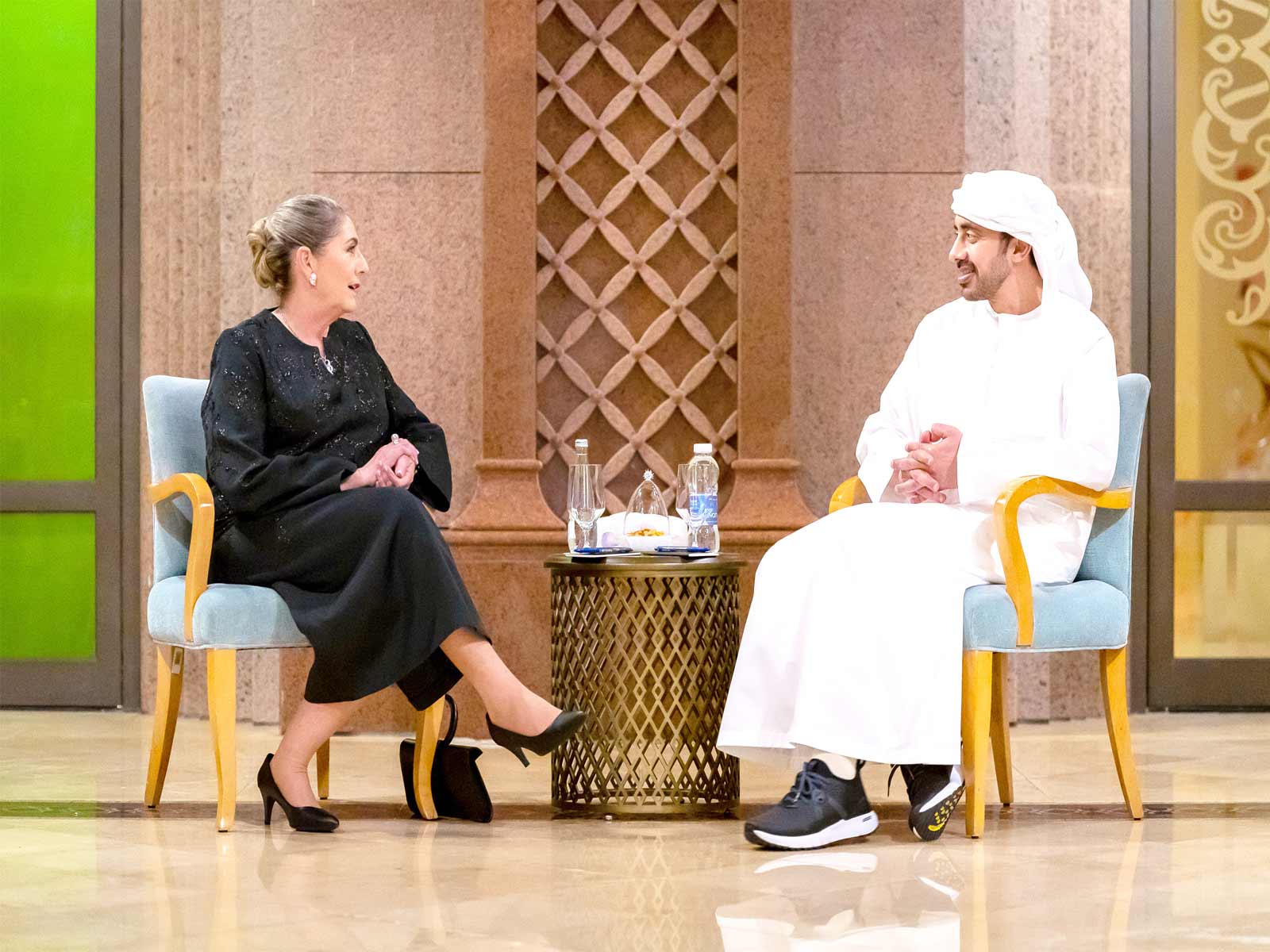 ശൈ​ഖ്​ അ​ബ്​​ദു​ല്ല ഇ​സ്രാ​യേ​ൽ പ്ര​ഥ​മ വ​നി​ത​യു​മാ​യി കൂ​ടി​ക്കാ​ഴ്ച ന​ട​ത്തി