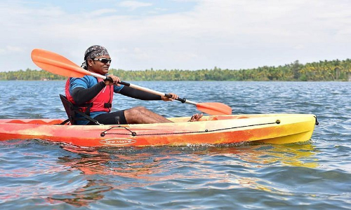 ബേപ്പൂരിന്റെ ഓളപ്പരപ്പിൽ കയാക്കിങ് ബോട്ടുകൾ