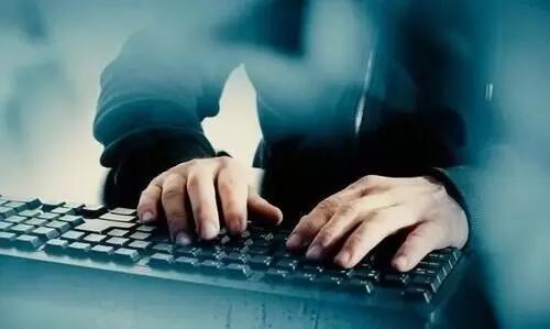 കു​വൈ​ത്തിലെ സൈ​ബ​ർ ത​ട്ടി​പ്പുകൾ; ഷെ​യ​റി​ങ് ആ​പ്ലി​ക്കേ​ഷ​നു​ക​ൾ അ​പ​ക​ട​കാ​രി