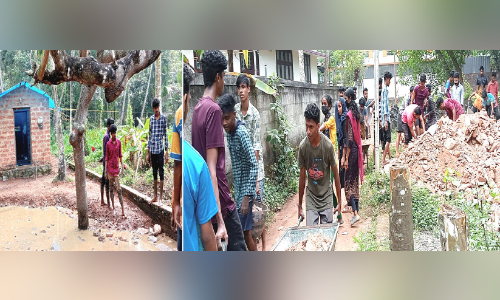 സഹപാഠിക്ക് വീടൊരുക്കാന് ഒറ്റമനസ്സോടെ കൂട്ടുകാർ സഹപാഠിക്ക് വീടൊരുക്കാന് ഒറ്റമനസ്സോടെ കൂട്ടുകാർ