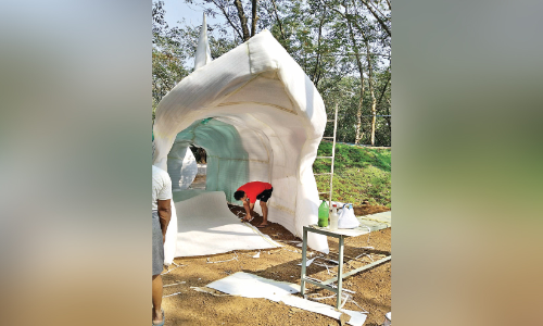 അ​തി​ജീ​വ​ന സാ​ക്ഷ്യ​മാ​യി ര​ണ്ട​ര ഏ​ക്ക​റി​ൽ ക്രി​സ്മ​സ് വി​ല്ലേ​ജ് ഒ​രു​ങ്ങു​ന്നു