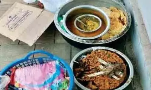 Inspection of hotels in Manjeri; Caught stale food Inspection of hotels in Manjeri; Caught stale food