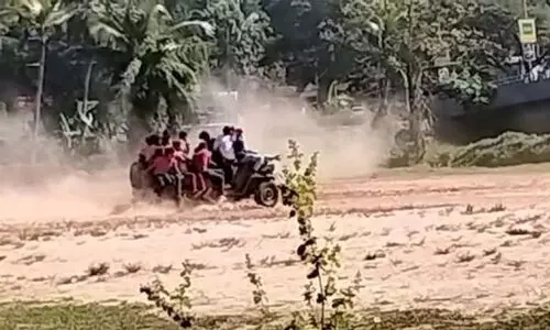 മമ്പറത്ത് ഓടുന്ന ജീപ്പിൽ വിദ്യാർഥികളുടെ സാഹസികാഭ്യാസം