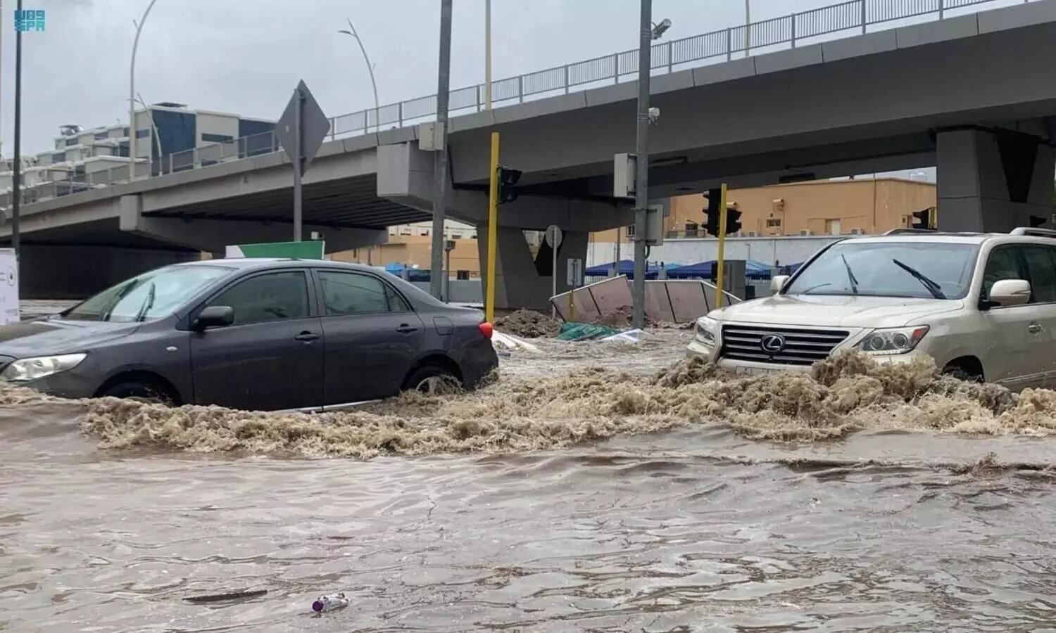 മക്കയുൾപ്പെടെ പടിഞ്ഞാറൻ മേഖലയിൽ മഴ തുടരുന്നു