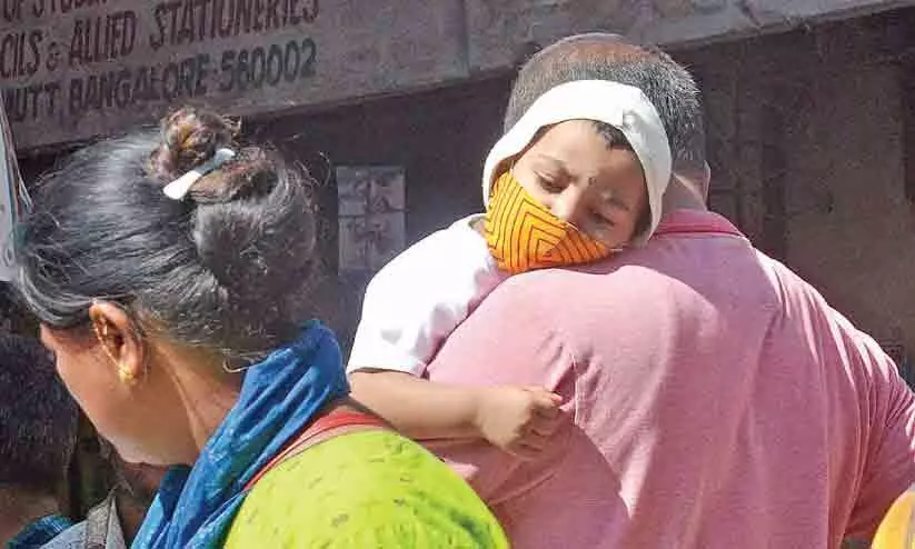 അടച്ചിട്ട സ്ഥലങ്ങളിലും എ.സി മുറികളിലും മാസ്ക് നിർബന്ധം അടച്ചിട്ട സ്ഥലങ്ങളിലും എ.സി മുറികളിലും മാസ്ക് നിർബന്ധം