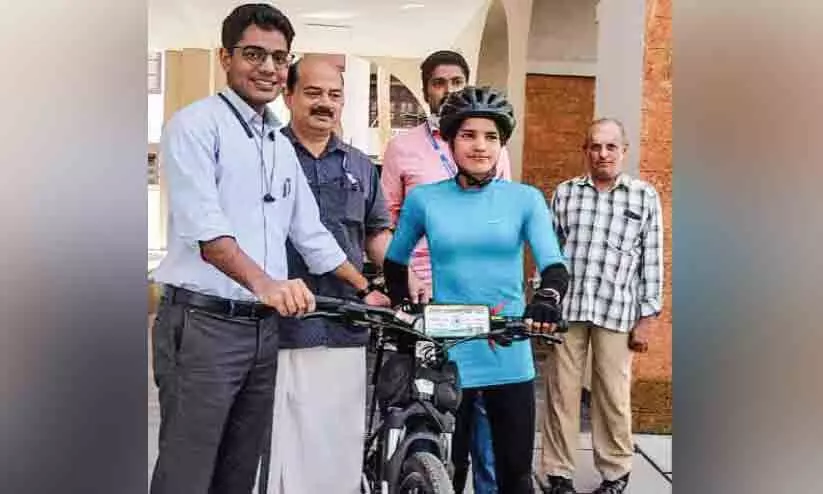 സൈക്കിളിൽ രാജ്യം ചുറ്റി ആശ മാൽവി