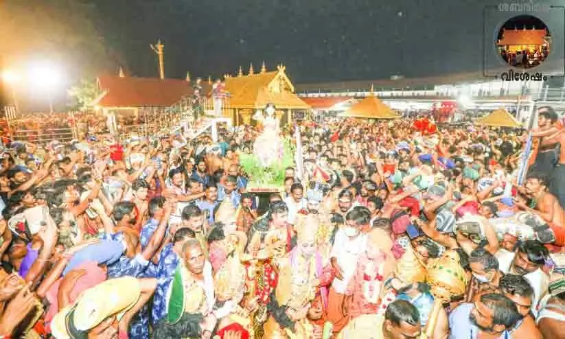 സന്നിധാനത്ത് ഭക്തിപ്രഭ ചൊരിഞ്ഞ് കര്പ്പൂരാഴി സന്നിധാനത്ത് ഭക്തിപ്രഭ ചൊരിഞ്ഞ് കര്പ്പൂരാഴി