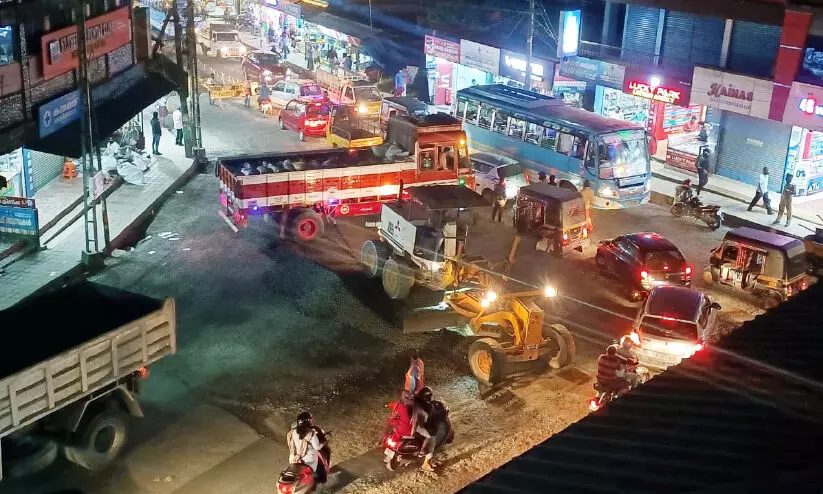 പൊ​ടി​യി​ൽ​മു​ങ്ങി പു​ൽ​പ​ള്ളി; ഗ​താ​ഗത​ക്കുരു​ക്കും