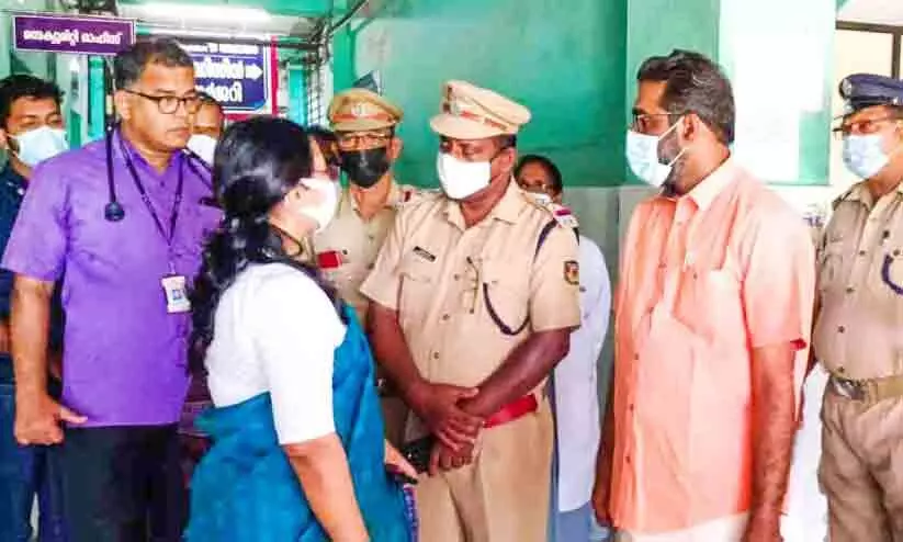 ആലപ്പുഴ മെഡിക്കൽ കോളജ് ആശുപത്രിയിൽ ആരോഗ്യ മന്ത്രിയുടെ മിന്നൽ സന്ദർശനം ആലപ്പുഴ മെഡിക്കൽ കോളജ് ആശുപത്രിയിൽ ആരോഗ്യ മന്ത്രിയുടെ മിന്നൽ സന്ദർശനം