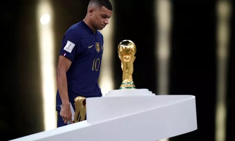 എംബാപ്പെ സ്പാനിഷ് ലീഗിലേക്ക്? സൂപ്പർതാരത്തിനായി അണിയറയിൽ ഒരുങ്ങുന്നത് 8761.22 കോടിയുടെ പാക്കേജ് എംബാപ്പെ സ്പാനിഷ് ലീഗിലേക്ക്? സൂപ്പർതാരത്തിനായി അണിയറയിൽ ഒരുങ്ങുന്നത് 8761.22 കോടിയുടെ പാക്കേജ്