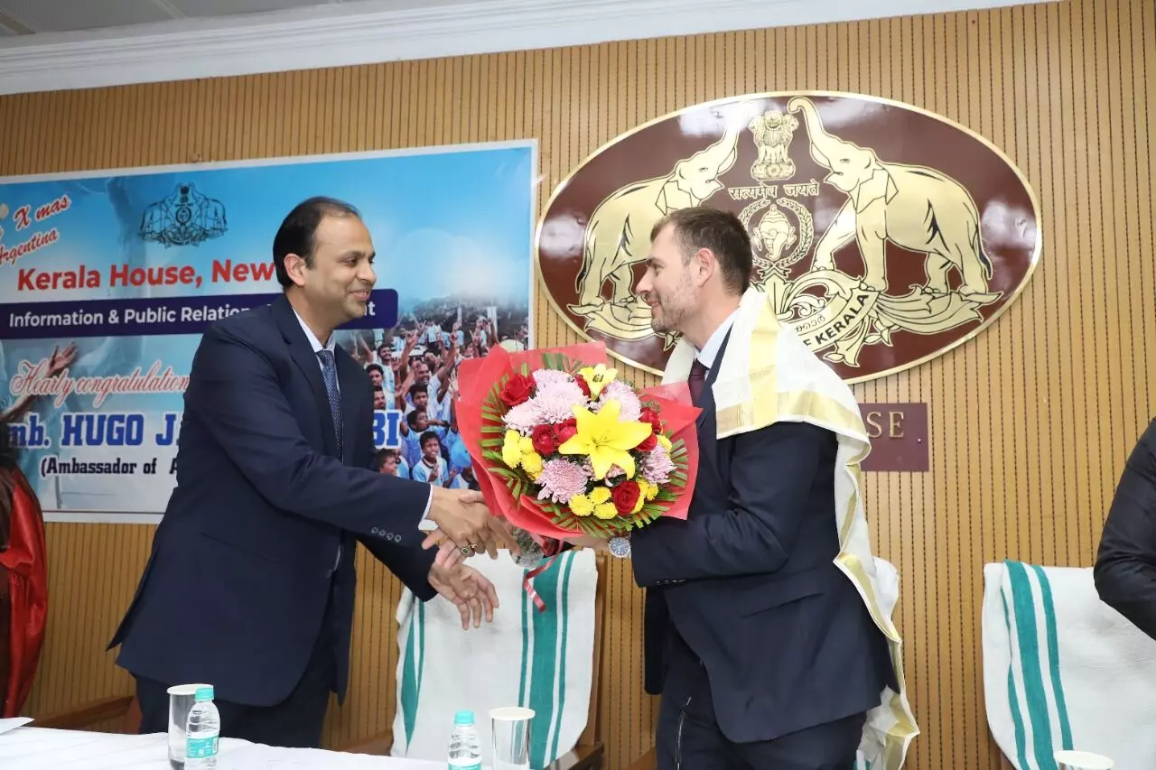 ‘കേരളത്തിലെ കുട്ടികൾക്ക് ഫുട്ബാൾ പരിശീലനം നൽകാൻ അർജന്റീന തയ്യാർ’ ‘കേരളത്തിലെ കുട്ടികൾക്ക് ഫുട്ബാൾ പരിശീലനം നൽകാൻ അർജന്റീന തയ്യാർ’