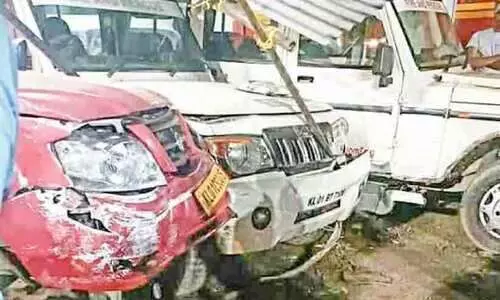 പമ്പയിലെ അഗ്നിരക്ഷസേനയുടെ വാഹനങ്ങളില്‍ കെ.എസ്.ആര്‍.ടി.സി ബസ് ഇടിച്ചു