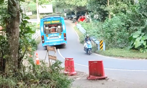 അപകടക്കെണിയൊരുക്കി കുന്നുംകൈ- പരപ്പച്ചാൽ പാലം