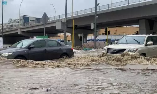 മക്കയുൾപ്പെടെ പടിഞ്ഞാറൻ മേഖലയിൽ മഴ തുടരുന്നു