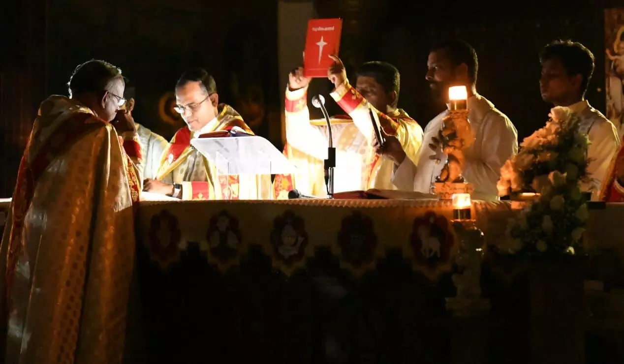 Unruly scenes inside Ernakulam-Angamaly diocese basilica over unified mass row