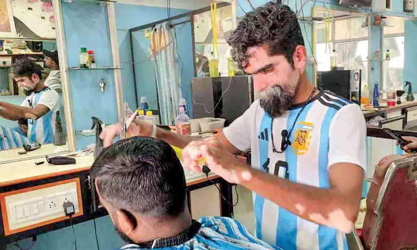 അവസാനമില്ലാതെ അർജൻറീന ഫാൻസിന്‍റെ വിജയാഘോഷം, മു​ടി​വെ​ട്ട​ൽ ഫ്രീ; ​ബ്ര​സീ​ൽ   ഫാ​ൻ​സി​ന് മു​ൻ​ഗ​ണ​ന