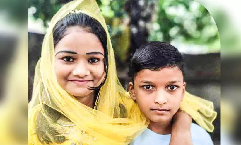 മിടുക്കിയായിരുന്നു അവൾ; മായാതെ ആ പൊൻമുത്തവും നിറചിരിയും