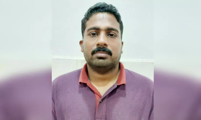 എം.ബി.ബി.എസ് പ്രവേശനം: വീട്ടമ്മയില്നിന്ന് 25 ലക്ഷം തട്ടിയ പ്രതി അറസ്റ്റില് എം.ബി.ബി.എസ് പ്രവേശനം: വീട്ടമ്മയില്നിന്ന് 25 ലക്ഷം തട്ടിയ പ്രതി അറസ്റ്റില്