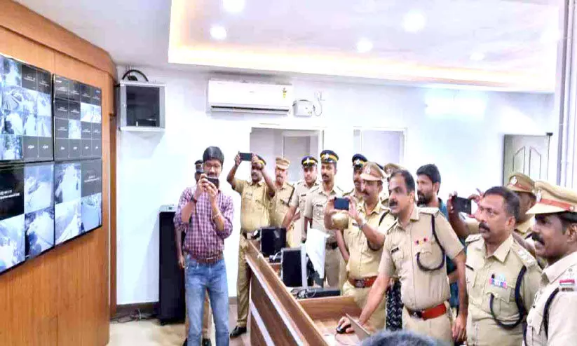 കാമറകൾ സുസജ്ജം; നിയമലംഘകർക്ക് പെറ്റി വീട്ടിലെത്തും കാമറകൾ സുസജ്ജം; നിയമലംഘകർക്ക് പെറ്റി വീട്ടിലെത്തും