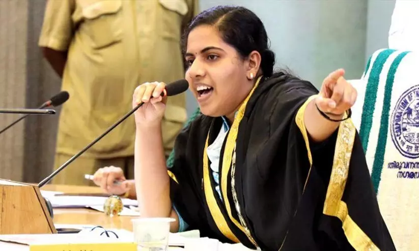 സി.പി.എം ഫോർമുല അംഗീകരിച്ചു; ആര്യ രാജേന്ദ്രനെതിരായ സമരം നിർത്തി, ഡി.ആർ അനിലിനെ മാറ്റി