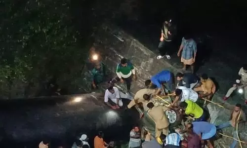 ശബരിമല തീർഥാടകർ സഞ്ചരിച്ച വാഹനം മറിഞ്ഞ് എട്ട് മരണം; രണ്ട് പേർക്ക് പരിക്ക്