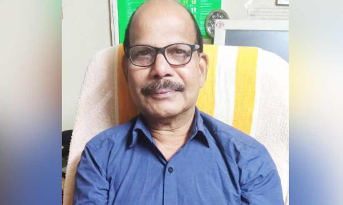 48 വ​ര്‍ഷവും ഒ​രേ സ്ഥാ​പ​ന​ത്തി​ല്‍; സു​രേ​ന്ദ്ര​ന്‍ പ്രവാസം മതിയാക്കുന്നു