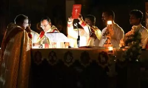 Unruly scenes inside Ernakulam-Angamaly diocese basilica over unified mass row