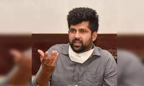 കർണാടക സർക്കാറിനെ വെട്ടിലാക്കി പാർട്ടി എം.പിയുടെ അഴിമതിയാരോപണം കർണാടക സർക്കാറിനെ വെട്ടിലാക്കി പാർട്ടി എം.പിയുടെ അഴിമതിയാരോപണം