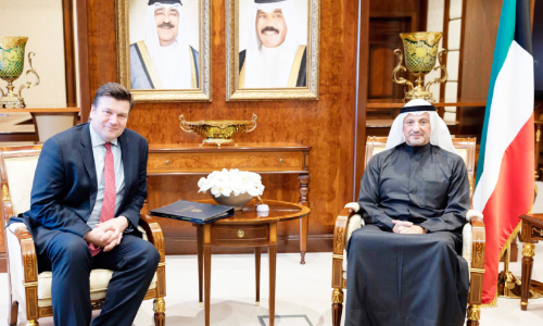 വി​ദേ​ശ​കാ​ര്യ മ​ന്ത്രി ശൈ​ഖ് സ​ലീം അ​ബ്ദു​ല്ല അ​ൽ ജാ​ബി​ർ അ​സ്സ​ബാ​ഹ് യു.​കെ സാ​യു​ധ​സേ​ന മ​ന്ത്രി​ക്കൊ​പ്പം