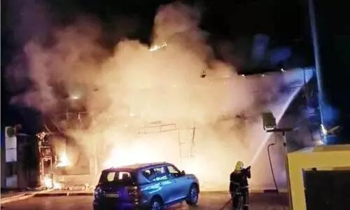 നി​സ്‌​വ​യി​ൽ റ​സ്റ്റാ​റ​ന്റി​ന് തീ​പി​ടി​ച്ചു