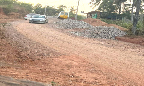 എട്ടാം മൈൽ-മല്ലം-ബീട്ടിയടുക്കം റോഡിൽ യാത്ര ദുസ്സഹം