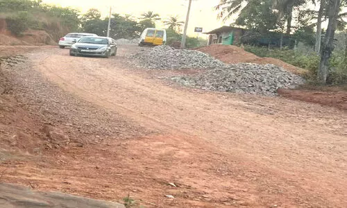 എട്ടാം മൈൽ-മല്ലം-ബീട്ടിയടുക്കം റോഡിൽ യാത്ര ദുസ്സഹം