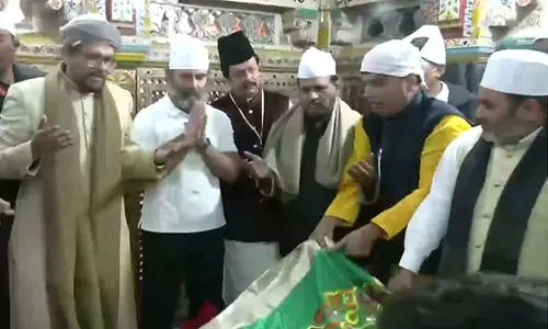 നിസാമുദ്ദീൻ ദർഗയിൽ പ്രാർഥന നടത്തി രാഹുൽ ഗാന്ധി