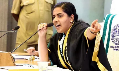 സി.പി.എം ഫോർമുല അംഗീകരിച്ചു; ആര്യ രാജേന്ദ്രനെതിരായ സമരം നിർത്തി, ഡി.ആർ അനിലിനെ മാറ്റി