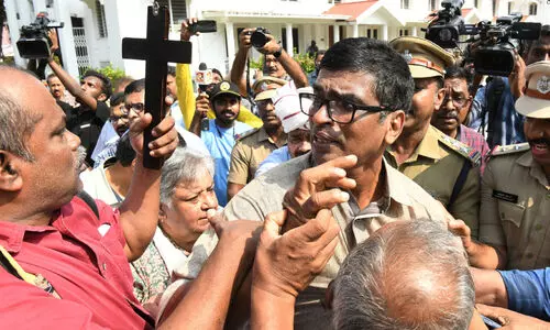 ഏ​കീ​കൃ​ത കു​ർ​ബാ​ന സംഘർഷം: സെന്‍റ്​ മേരീസ് ബസിലിക്കയിൽ പാതിര കുർബാന ഇല്ല