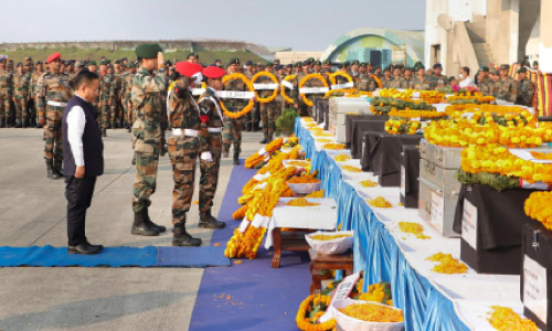 pay tribute soldiers