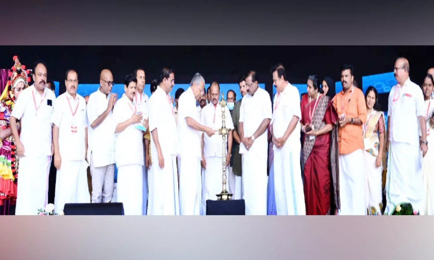 കേരളത്തിന് കൂടുതൽ വിമാന സർവിസുകൾ വേണം - മുഖ്യമന്ത്രി