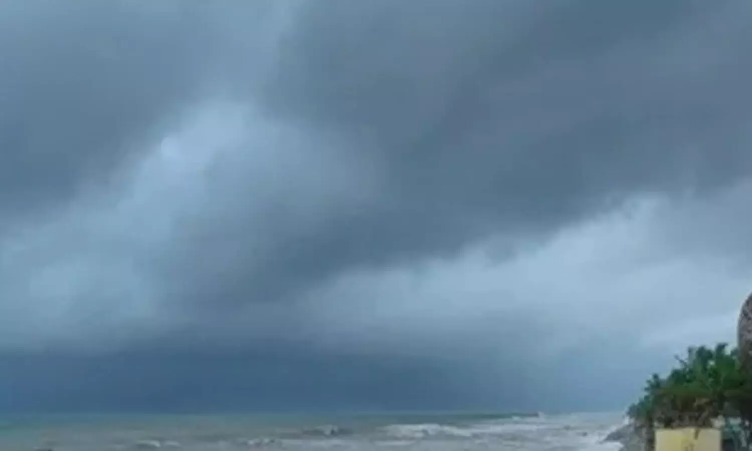 നാളെ മുതൽ സംസ്ഥാനത്ത് മഴക്കും കാറ്റിനും സാധ്യത