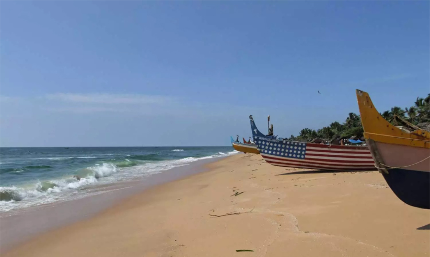 തിരുവനന്തപുരത്ത് ക്രിസ്മസ് ആഘോഷത്തിനിടെ കടലിൽ കുളിക്കാനിറങ്ങിയ മൂന്നുപേരെ കാണാതായി